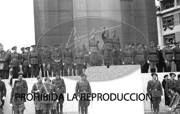 Imposición de la Cruz Laureada de San Fernando a Navarra