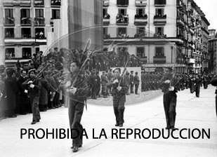 Imposición de la Cruz Laureada de San Fernando a Navarra