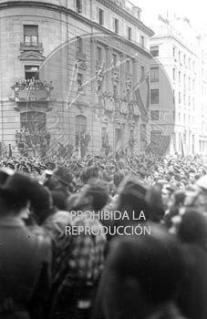 Imposición de la Cruz Laureada de San Fernando a Navarra