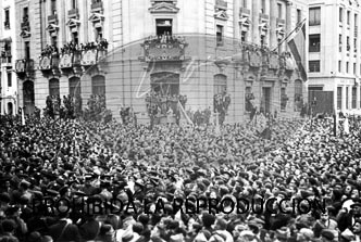 Imposición de la Cruz Laureada de San Fernando a Navarra