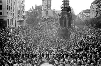 Imposición de la Cruz Laureada de San Fernando a Navarra