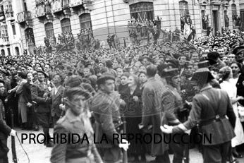 Imposición de la Cruz Laureada de San Fernando a Navarra