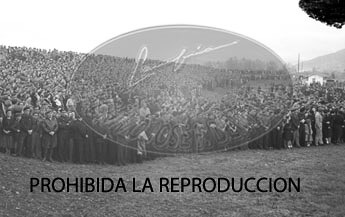 Imposición de la Cruz Laureada de San Fernando a Navarra