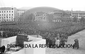 Imposición de la Cruz Laureada de San Fernando a Navarra