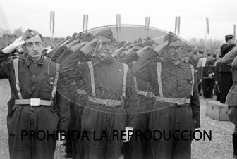 Imposición de la Cruz Laureada de San Fernando a Navarra