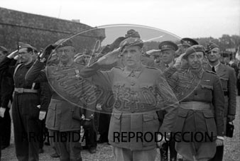 Imposición de la Cruz Laureada de San Fernando a Navarra