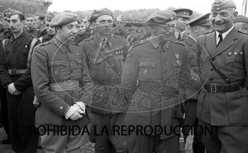 Imposición de la Cruz Laureada de San Fernando a Navarra