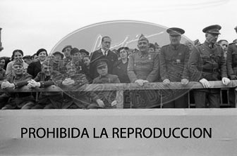 Imposición de la Cruz Laureada de San Fernando a Navarra