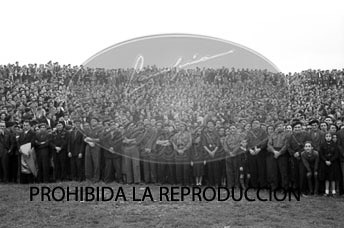 Imposición de la Cruz Laureada de San Fernando a Navarra