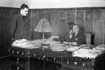 Serrano Suñer en su despacho