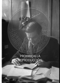 Jimenez Arnau en su despacho de Burgos