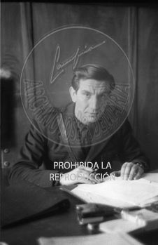 Jimenez Arnau en su despacho de Burgos