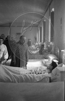 Franco visita el hospital de Burgos