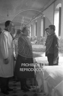 Franco visita el hospital de Burgos