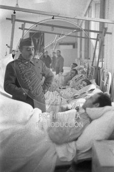 Franco visita el hospital de Burgos