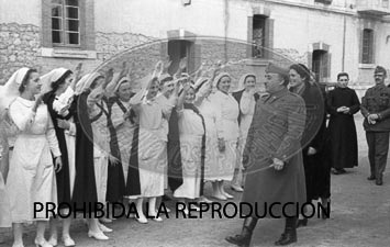 Franco visita el hospital de Burgos
