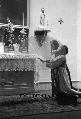 La familia Franco en su casa