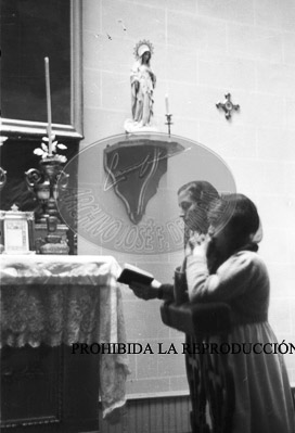 La familia Franco en su casa