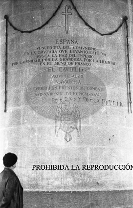 Pamplona, imposición de condecoraciones y visita al hospital