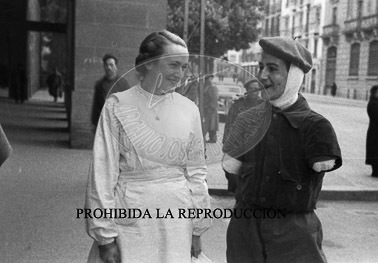 Pamplona, imposición de condecoraciones y visita al hospital