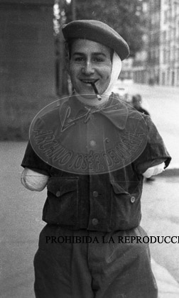 Pamplona, imposición de condecoraciones y visita al hospital