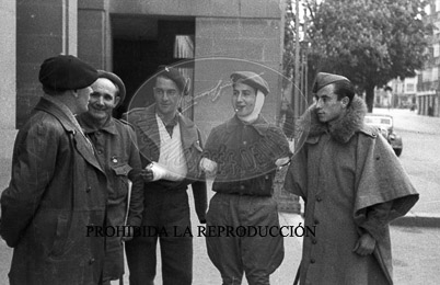 Pamplona, imposición de condecoraciones y visita al hospital