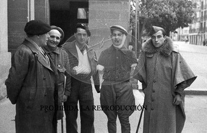 Pamplona, imposición de condecoraciones y visita al hospital