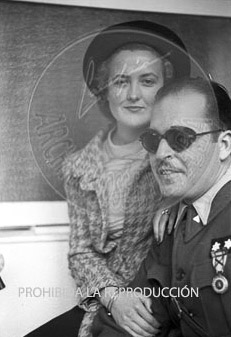 El teniente Ojinaga recibe el titulo de Ingeniero