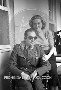 El teniente Ojinaga recibe el titulo de Ingeniero