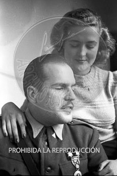 El teniente Ojinaga recibe el titulo de Ingeniero