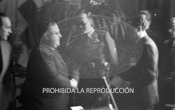 El teniente Ojinaga recibe el titulo de Ingeniero