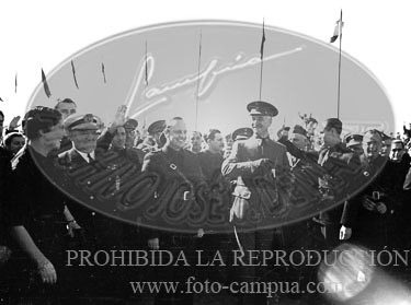 Concentracion de la Falange y de la OJE en Sevilla, 1938. Queipo de Llano, Fernandez Cuesta