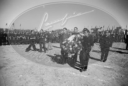 Concentracion de la Falange y de la OJE en Sevilla, 1938. Queipo de Llano, Fernandez Cuesta