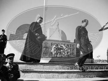 Concentracion de la Falange y de la OJE en Sevilla, 1938. Queipo de Llano, Fernandez Cuesta