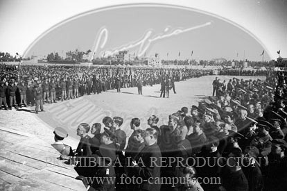 Concentracion de la Falange y de la OJE en Sevilla, 1938. Queipo de Llano, Fernandez Cuesta