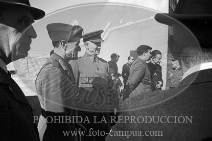 Concentracion de la Falange y de la OJE en Sevilla, 1938. Queipo de Llano, Fernandez Cuesta