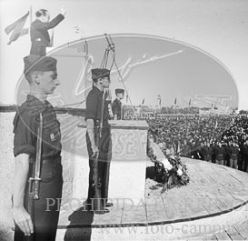 Concentracion de la Falange y de la OJE en Sevilla, 1938. Queipo de Llano, Fernandez Cuesta
