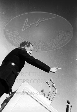 Concentracion de la Falange y de la OJE en Sevilla, 1938. Queipo de Llano, Fernandez Cuesta