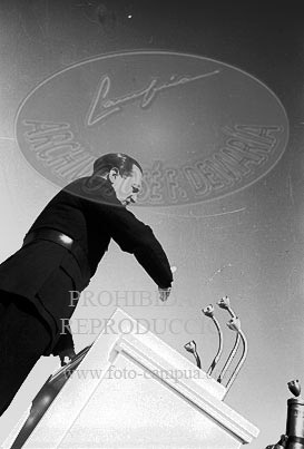Concentracion de la Falange y de la OJE en Sevilla, 1938. Queipo de Llano, Fernandez Cuesta