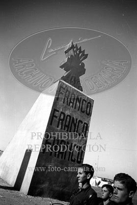 Concentracion de la Falange y de la OJE en Sevilla, 1938. Queipo de Llano, Fernandez Cuesta