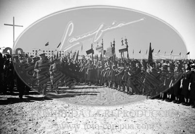 Concentracion de la Falange y de la OJE en Sevilla, 1938. Campamento 29 de Octubre
