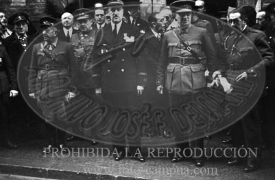 Hospital de Zaragoza. Imposicion de brazaletes a las enfermeras