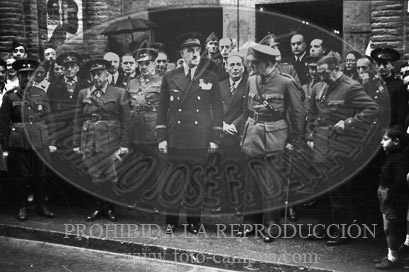 Hospital de Zaragoza. Imposicion de brazaletes a las enfermeras