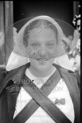 Hospital de Zaragoza. Imposicion de brazaletes a las enfermeras