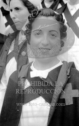 Hospital de Zaragoza. Imposicion de brazaletes a las enfermeras