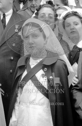 Hospital de Zaragoza. Imposicion de brazaletes a las enfermeras