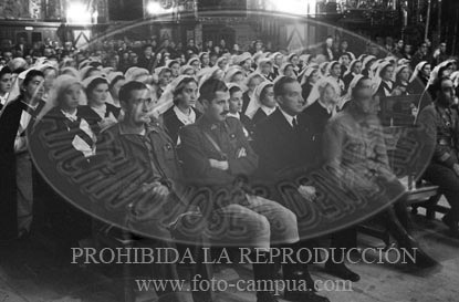 Hospital de Zaragoza. Imposicion de brazaletes a las enfermeras
