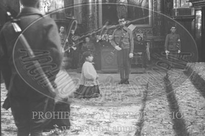 Hospital de Zaragoza. Imposicion de brazaletes a las enfermeras