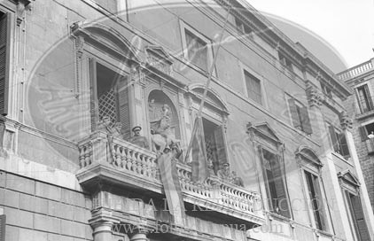 Toma de Barcelona. Los Nacionales en el Palacio San Jorge. Imagenes del puerto