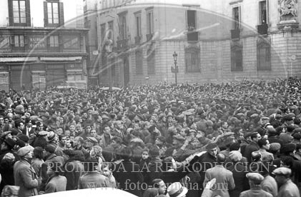 Toma de Barcelona. Los Nacionales en el Palacio San Jorge. Imagenes del puerto